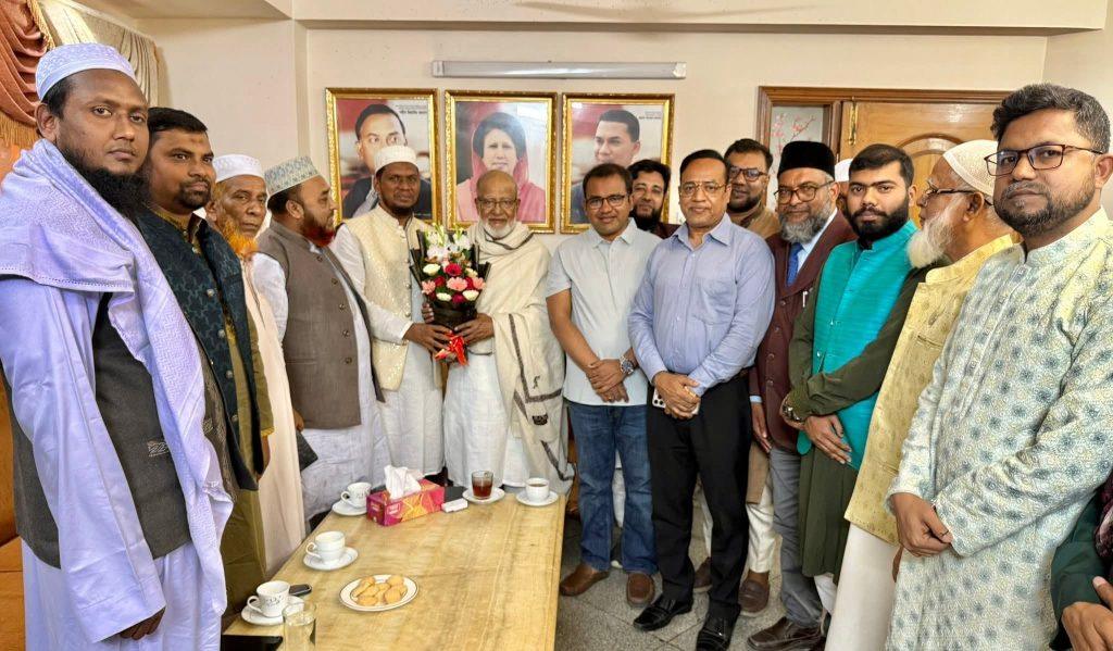 জয় – পরাজয়ের এক বিরল মিলন মেলা কুমিল্লা-১ (দাউদকান্দি-মেঘনা) আসনের বাংলাদেশ জামায়াতে ইসলামী মনোনীত প্রার্থী মোঃ মনিরুজ্জামান বাহলুল নেতৃবৃন্দকে সঙ্গে নিয়ে নবনির্বাচিত সংসদ সদস্য ড. খন্দকার মোশাররফ হোসেন”র। সঙ্গে ঢাকার গুলশানের নিজ বাস ভবনে সৌজন্য সাক্ষাৎ করেন।