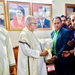 নবনির্বাচিত জাতীয় সংসদ ডঃ খন্দকার মোশাররফ হোসেন মহোদয় কে ফুলের শুভেচ্ছা জানালেন মাজহারুল ইসলাম মানিক সওদাগর