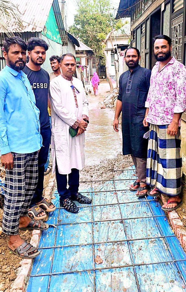 চেয়ারম্যান মাজহারুল ইসলাম মানিক সওদাগর ৪নং ওয়ার্ডের ১১০ ফিট আরসিসি রাস্তা পাকাকরণ কাজের উদ্বোধন করেন