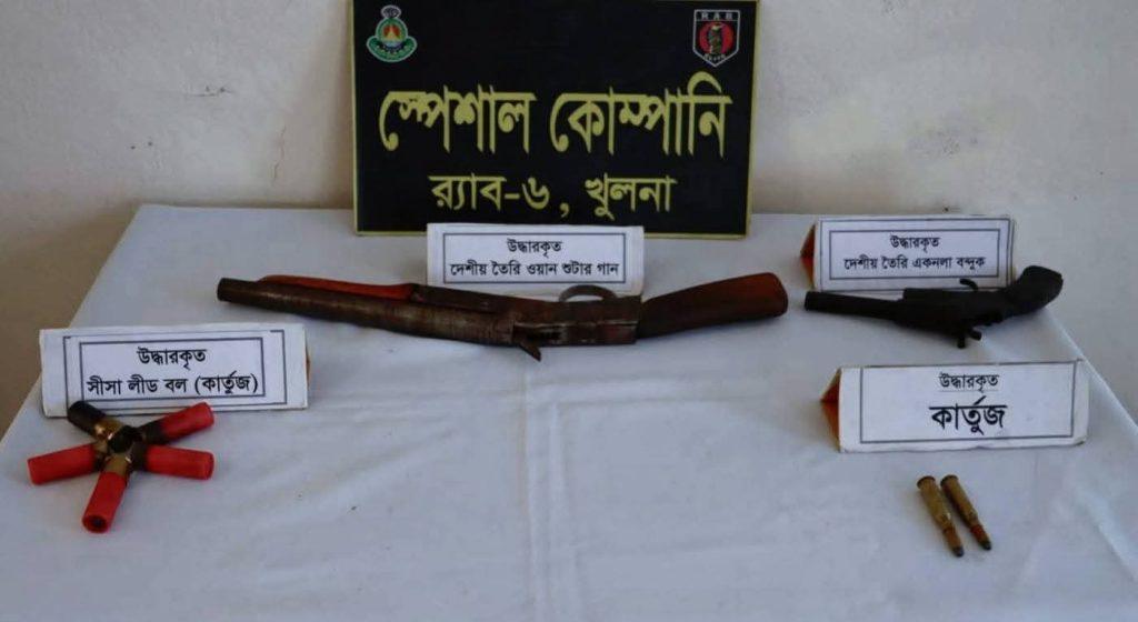 খুলনার আড়ংঘাটায় অস্ত্র ও গুলিসহ শীর্ষ সন্ত্রাসী সুজন গ্রেফতার। স্বাধীন কণ্ঠ