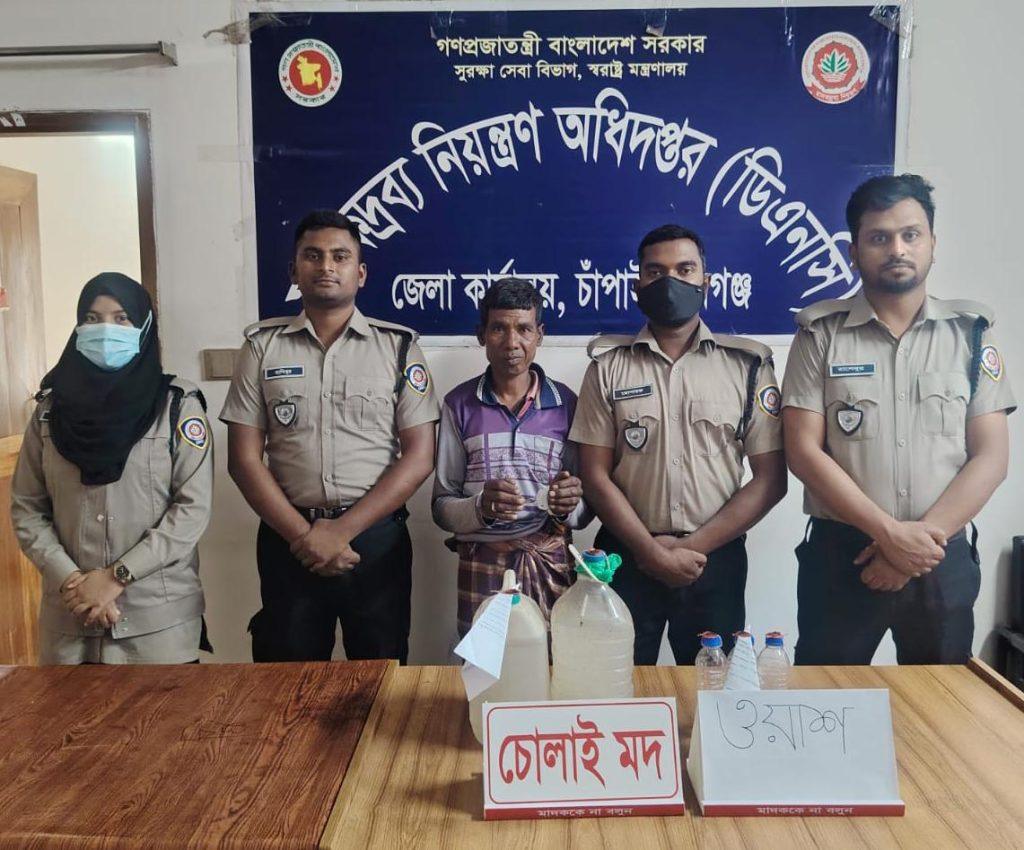 গোমস্তাপুরে ডিএনসি’র অভিযানে ১০০ লিটার ওয়াশ ও চোলাইমদ সহ মাদক ব্যবসায়ী একজন গ্রেফতার