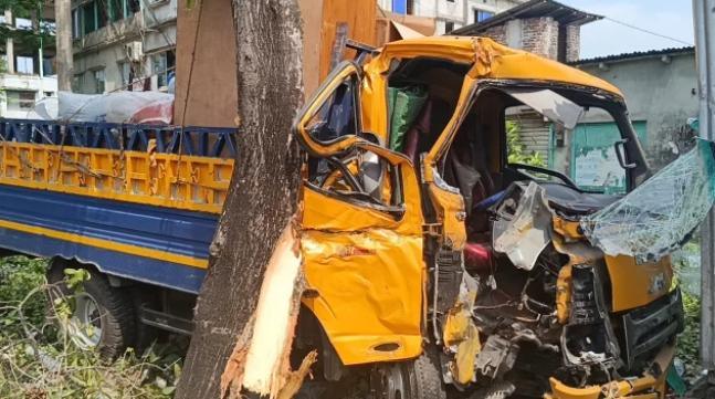 দুমকিতে পিকাপের চাপায় একজন নিহত