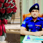 দাউদকান্দি মডেল থানায় নব- যোগদান হওয়া ভারপ্রাপ্ত (ওসি) মোহাম্মদ আবদুল বারী কে আন্তরিক অভিনন্দন ও ফুলের শুভেচ্ছা জানান