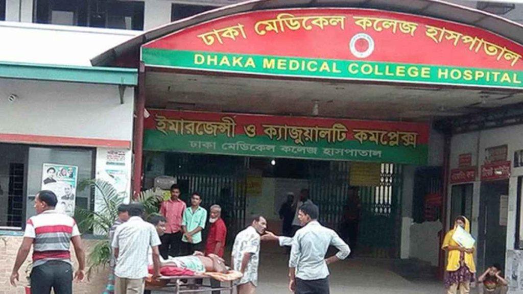 ঢাকা মেডিকেল কলেজ হাসপাতালে সেবা নেওয়া আশা রোগীর স্বজনদের কান্নার আহাজারিতে প্রতিনিয়ত কাল বৈশাখী ঝড়ের মতো তাদের বুকের মধ্যে ঢেউয়ের জোয়াড় বইতে থাকে