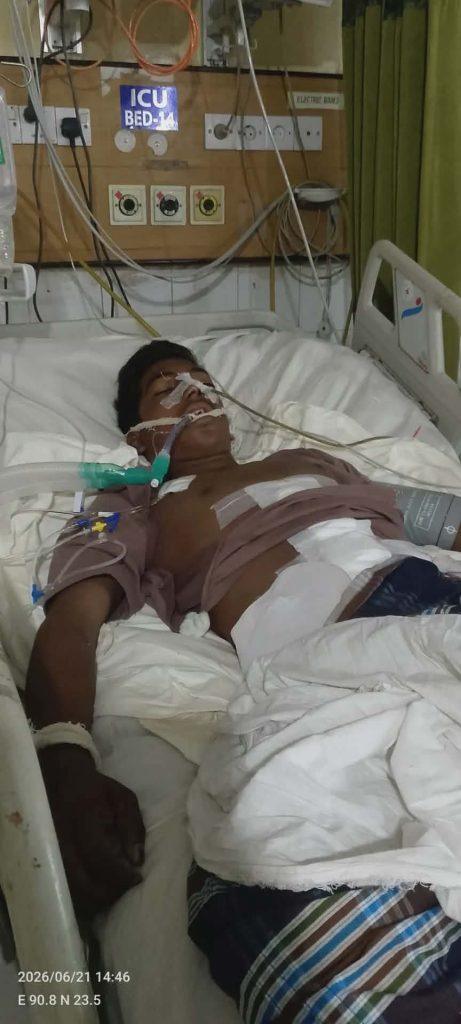 পশ্চিম হুগুলিয়া গ্রামের মরহুম আনোয়ারের ছেলে রাবেয়া পাম্পের সামনে রোড এক্সিডেন্ট হয়ে ঢাকা একটি হসপিটালে ভর্তি আছেন সকলের কাছে দোয়া চেয়েছেন তার পরিবার