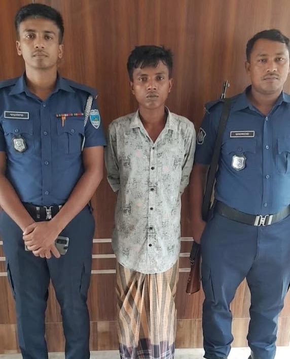 হাটহাজারীতে শিশু কন্যাকে ধর্ষণ, অভিযুক্ত পিতা রবিউল কুমিল্লা থেকে গ্রেফতার।