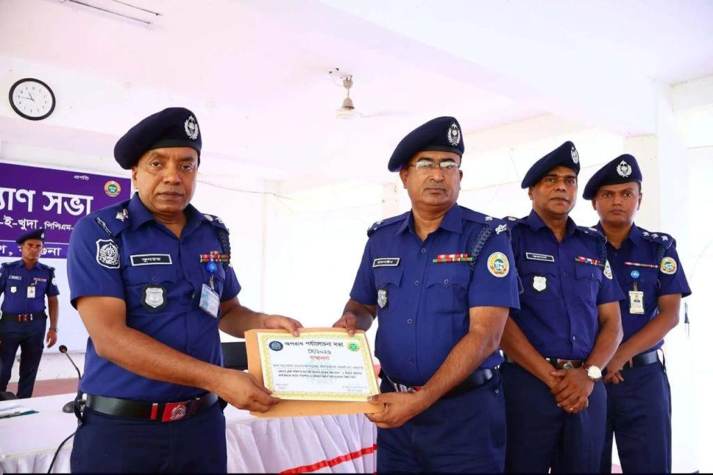 শ্রেষ্ঠ ওসি-সহ একাধিক পুরস্কার অর্জন করল আমতলী থানা