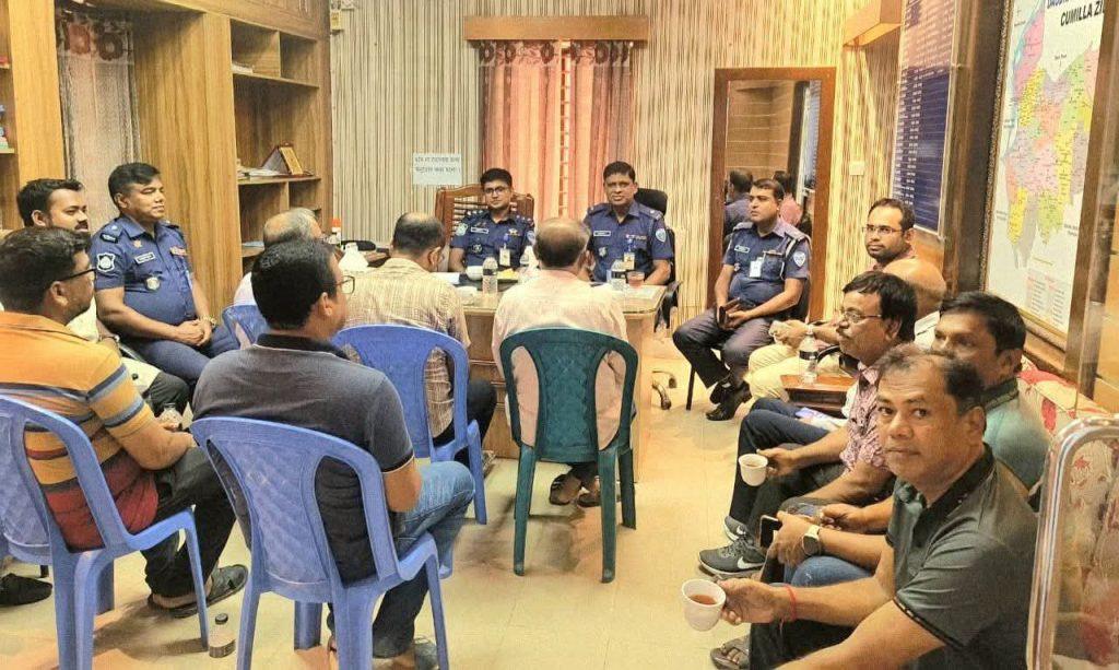 আসন্ন রথযাত্রা সুন্দর ও সুশৃঙ্খল ভাবে সম্পন্ন করার জন্য হিন্দু সম্প্রদায়ের নেতৃবৃন্দের সাথে দাউদকান্দি মডেল থানায় আলোচনা সভা অনুষ্ঠিত হয়। এতে প্রধান অতিথি ছিলেন সহকারী পুলিশ সুপার জনাব মো: খলিলুর রহমান।