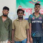 পাহাড়তলীতে পুলিশের বিশেষ অভিযানে ৩ ছিনতাইকারী গ্রেফতার।